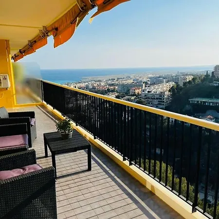 Apartment Spacieux Apparemment Dans De Luxe Avec Piscine