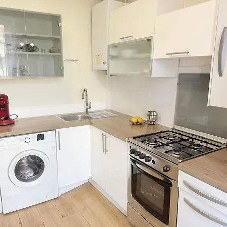 Bright Cozy Space With Balcony Center Within Walking Distance Nice
