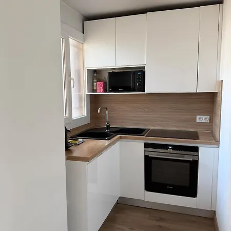 Apartment Beautiful 2-bedroom With Air Conditioning - Tram - Balconies - Quiet Nice