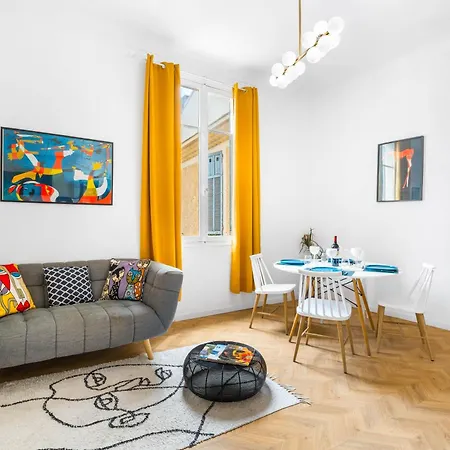One Minute From Beach - Air Conditioning - 2 Bedrooms - Wifi - Kitchen - Parking Apartment Nice