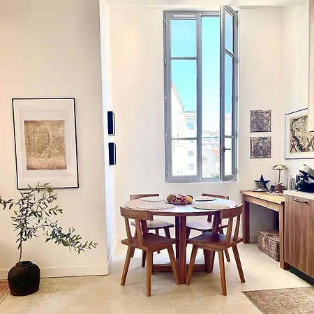Carre Dorelegant 2 Br Apartment
