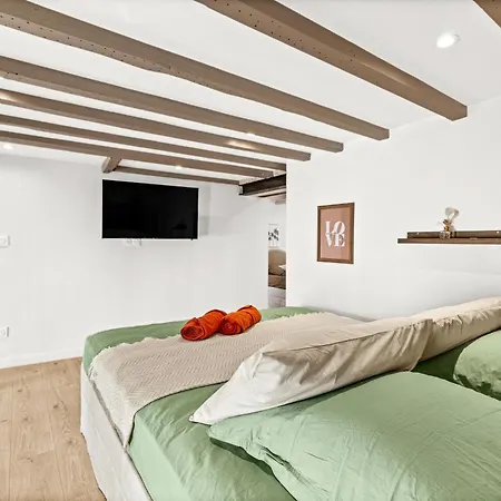 Merveilleux Duplex Centre De Nice, Climatise Et Renove ! Apartment