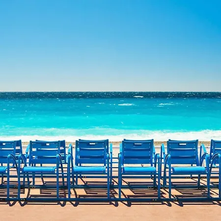 One Minute From Beach - Air Conditioning - 2 Bedrooms - Wifi - Kitchen - Parking *