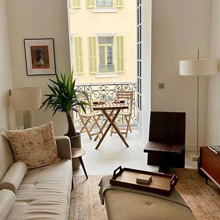 Carre Dorelegant 2 Br Apartment *