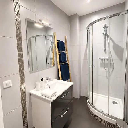 Apartment Modern And - Sea 2 Min Away Nice