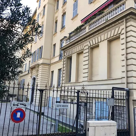 Apartment In Center, 2mins From Sea