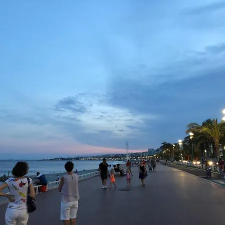 Apartment In Center, 2mins From Sea Nice