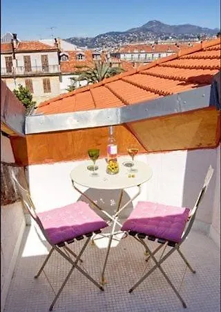 Location In Alcove 1 Bedroom & Terrace Apartment *