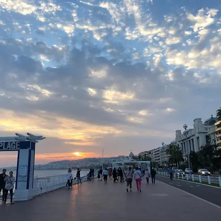 In Center, 2mins From Sea Apartment Nice