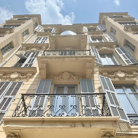 Carre Dorelegant 2 Br Apartment