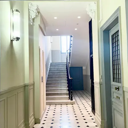 Apartment Carre Dorelegant 2 Br