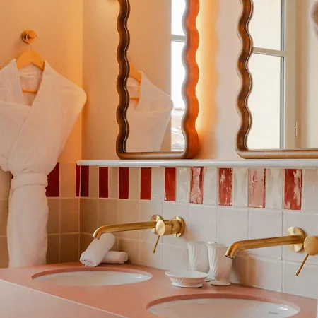 Posidonia Hotel 4*
