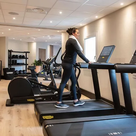 Novotel Arenas Aeroport 4*