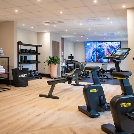 Novotel Arenas Aeroport 4*