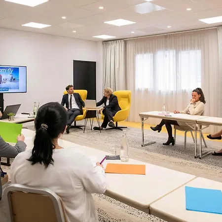 Novotel Arenas Aeroport Hotel 4*