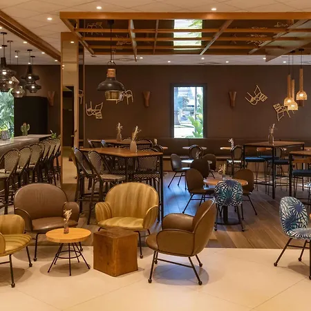 Hotel Novotel Arenas Aeroport 4*