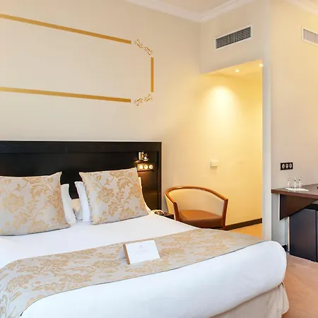 West End Promenade 4*