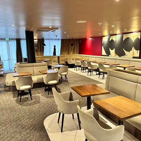 & Monsigny Hotel