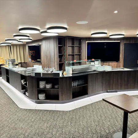 Hotel & Monsigny 3*
