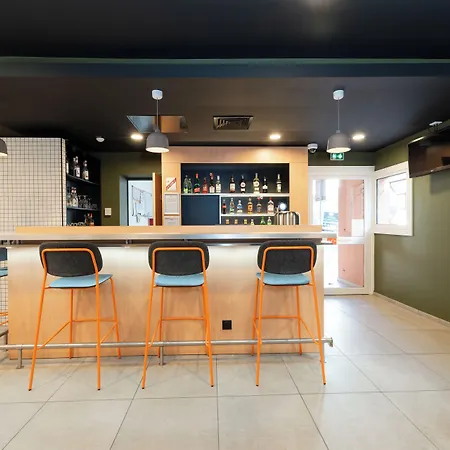 Easyhotel Old Town 2*