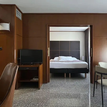 Hotel Goldstar & 4*