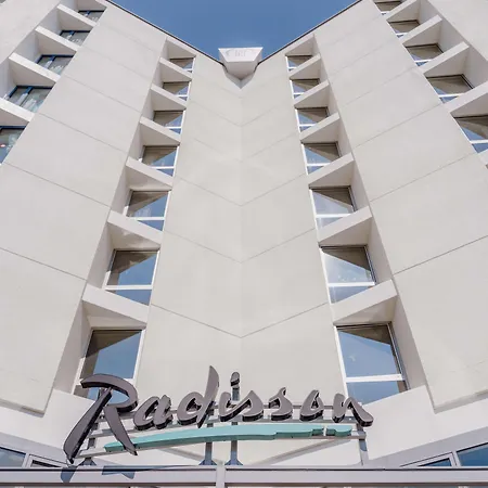 Hotel Radisson Airport 4*