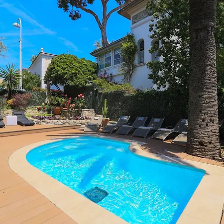 Hotel Petit Palais 4*