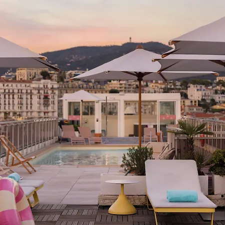 Mercure Centre Notre Dame Hotel 4*