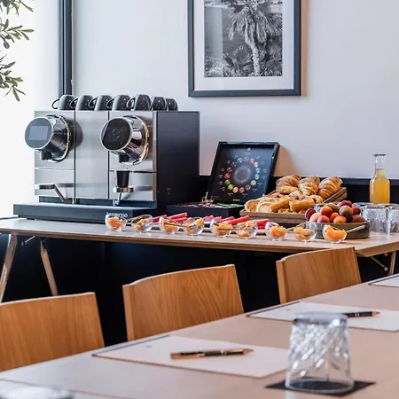 Hotel Doubletree By Hilton Centre Iconic 4*