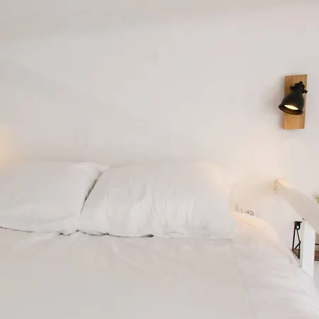 - - Superbe Avec Balcon - Centre - - * Nice