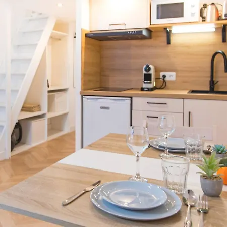 Appartement - - Superbe Avec Balcon - Centre - - *