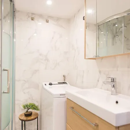 Appartement - - Superbe Avec Balcon - Centre - -