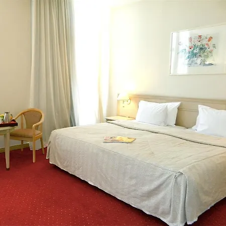 Hotel B4 Park
