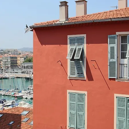 Deux Pieces Sur Le Port De
