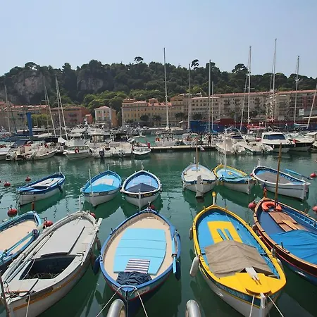 Deux Pieces Sur Le Port De
