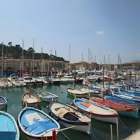 Deux Pieces Sur Le Port De Nice