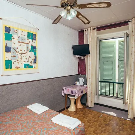 Monet Hotel 2*
