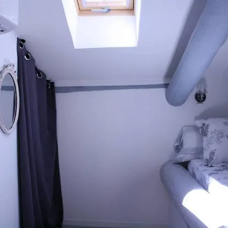 Apartment L'oustaria 3 Bedrooms Apartment, Old Town