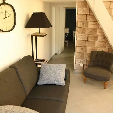 L'oustaria 3 Bedrooms Apartment, Old Town Apartment