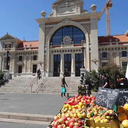 Casa Madere- Idéal Couples - Central&cosy -train Station - Tram&supermarkets-balcony- Washing-machine-ac
