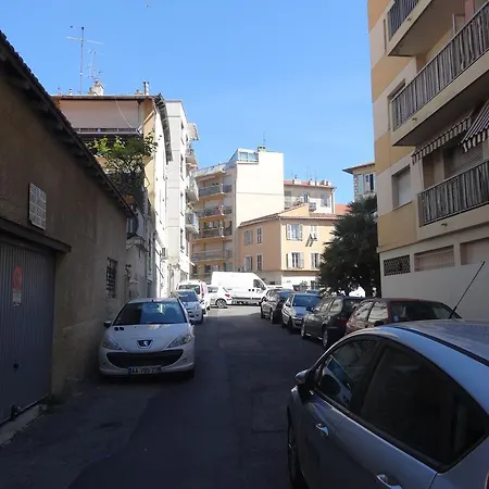 Casa Madere- Idéal Couples - Central&cosy -train Station - Tram&supermarkets-balcony- Washing-machine-ac