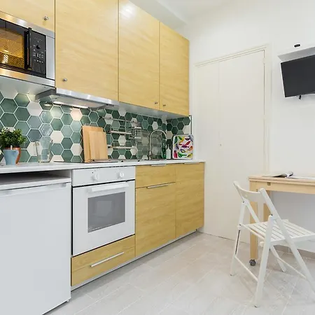 Casa Madere- Idéal Couples - Central&cosy -train Station - Tram&supermarkets-balcony- Washing-machine-ac