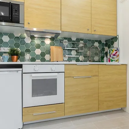 Appartement Casa Madere- Idéal Couples - Central&cosy -train Station - Tram&supermarkets-balcony- Washing-machine-ac