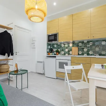 Appartement Casa Madere- Idéal Couples - Central&cosy -train Station - Tram&supermarkets-balcony- Washing-machine-ac