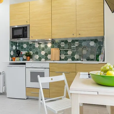 Casa Madere- Idéal Couples - Central&cosy -train Station - Tram&supermarkets-balcony- Washing-machine-ac