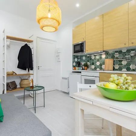 Casa Madere- Idéal Couples - Central&cosy -train Station - Tram&supermarkets-balcony- Washing-machine-ac