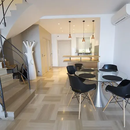 Luxury Palais Maeterlinck Apartment *