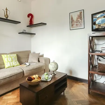Comfortable Studio - 5 Mn Walk To Main Square Apartment