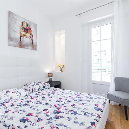 - Promenade Des Apartment