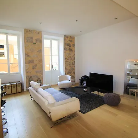 Port De : Superbe 3 Piece Apartment *